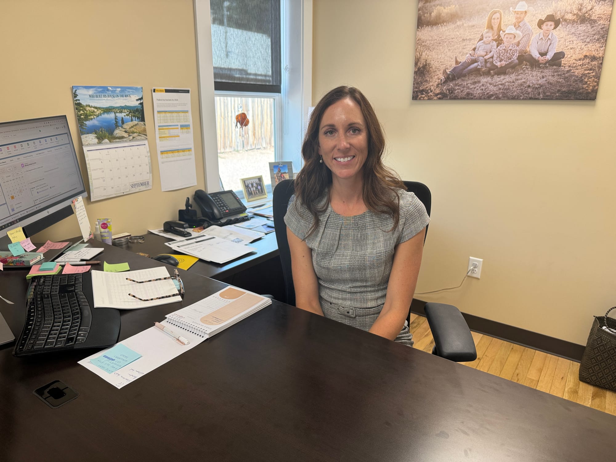 Financial advisor Lindsay Luper sits at a desk in Hot Springs