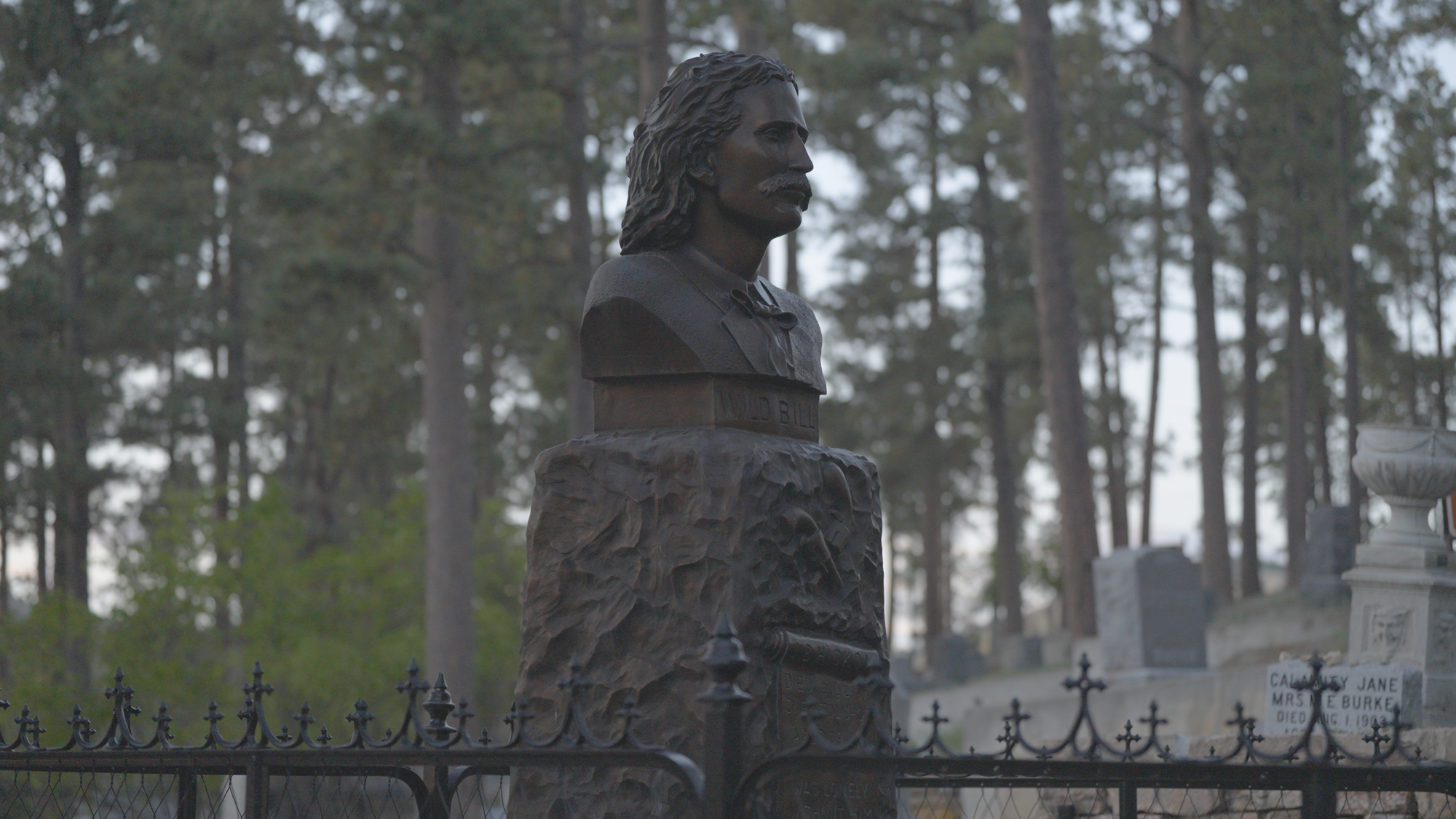 A bronze statue at the grave site of Wild Bill Hickok in Deadwood, South Dakota.