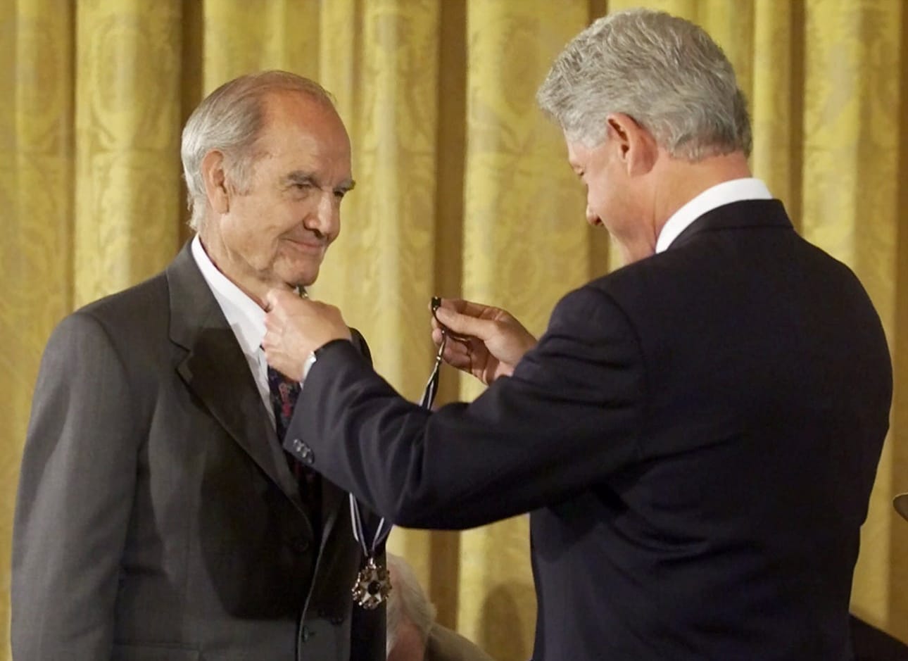 Former South Dakota U.S. Senator and 1972 Democratic presidential nominee George McGovern (left) receives the Presidential Medal of Freedom from President Bill Clinton